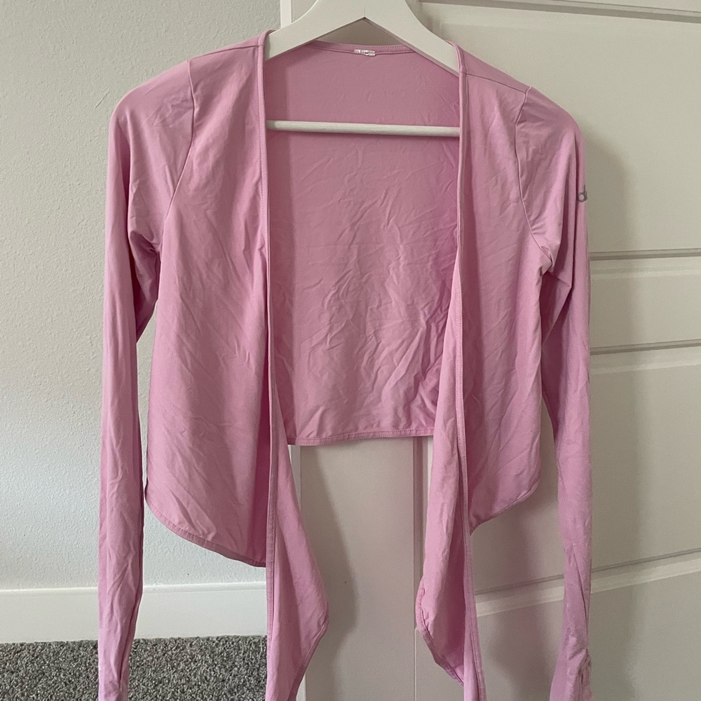 ALO yoga wrap over top in sugar plum